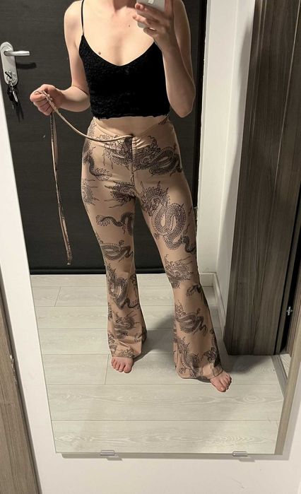 Pantaloni evazați cu imprimeu dragon