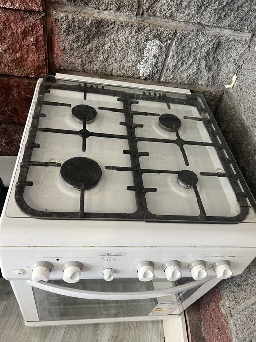 Продам газовую плиту