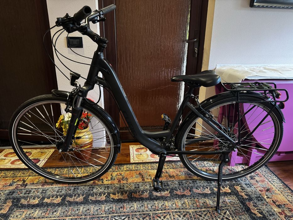 Vând bicicletă Cube Touring