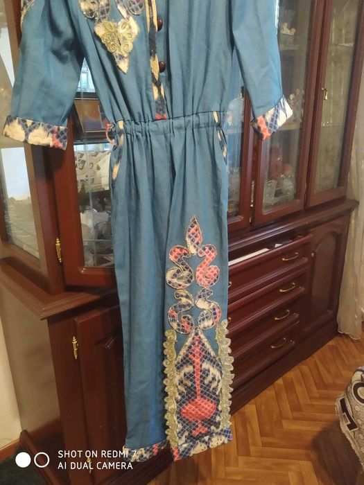 джинсовый комбинезон для девочки 12-15 лет,со стразами и аппликацией.