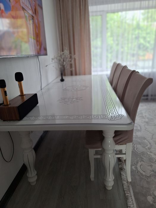 Продам стол в гостиную