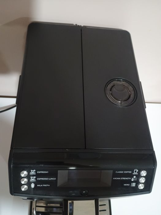 Philips HD8844 автоматична кафемашина с керамична мелачка