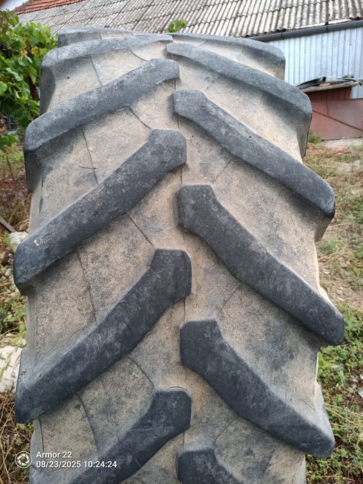 Vând doua cauciucuri