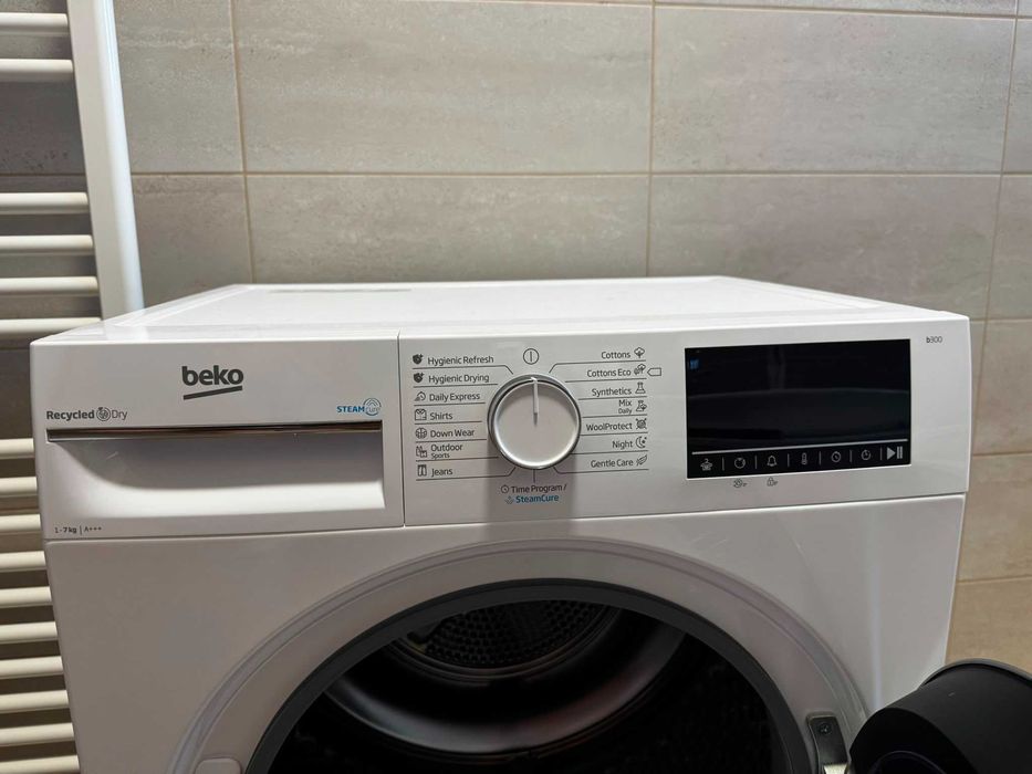 Uscator de rufe Beko  B3T41242 cu pompa de caldura