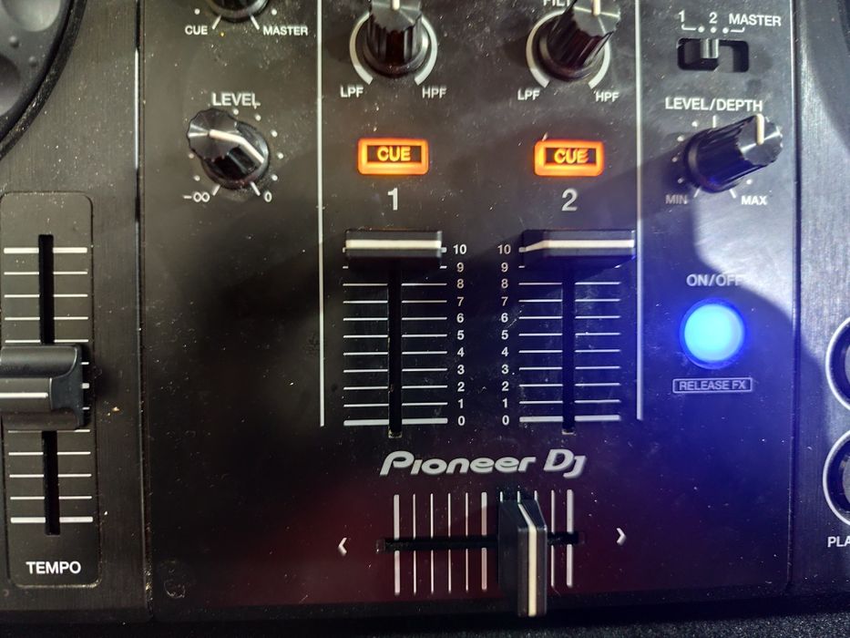 Pionner DDJ-400 rekordbox Конзола