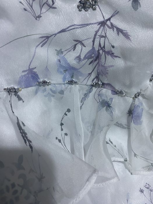 Тек 1 рет кигілген жұм жұмсақ мооол матадан тігілген , бренд көйлек!!!