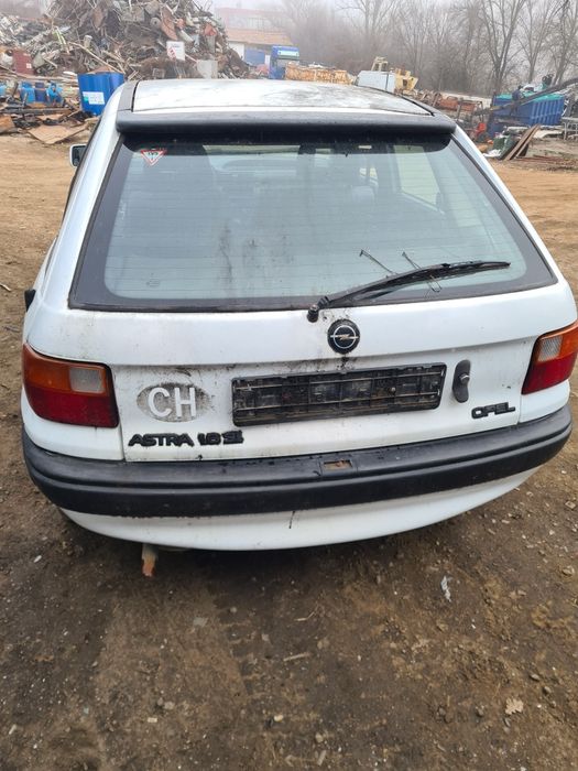 Опел Астра 1.6 Opel Astra F C16SE на части.