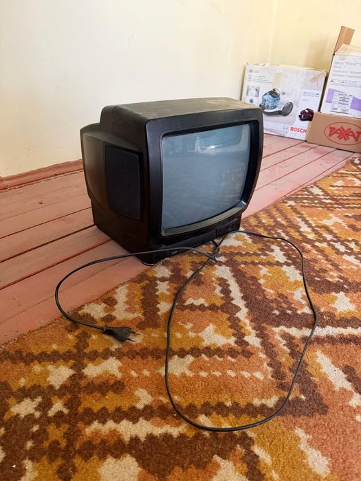 Продаётся старый телевизор