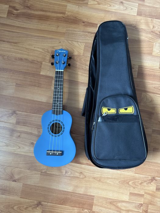Продам укулеле с чехлом