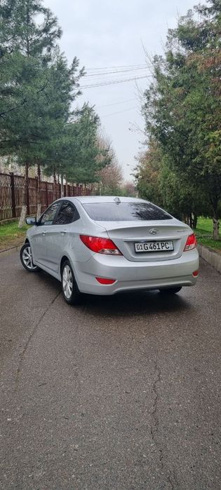 Hyundai accent 2015 года выпуска.