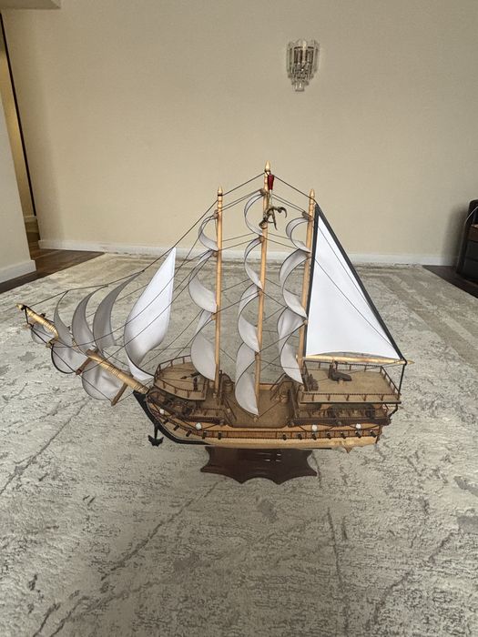 Продам корабль дерево