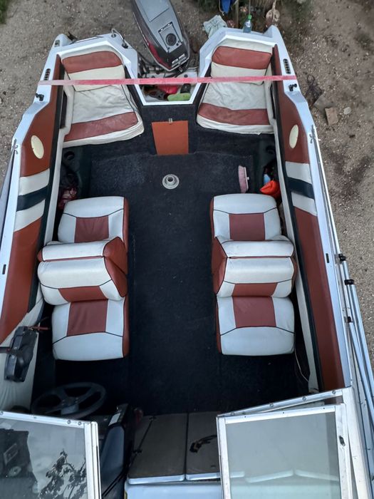 Barca Bayliner Capri 7,3m SUA Cabinata 6locuri