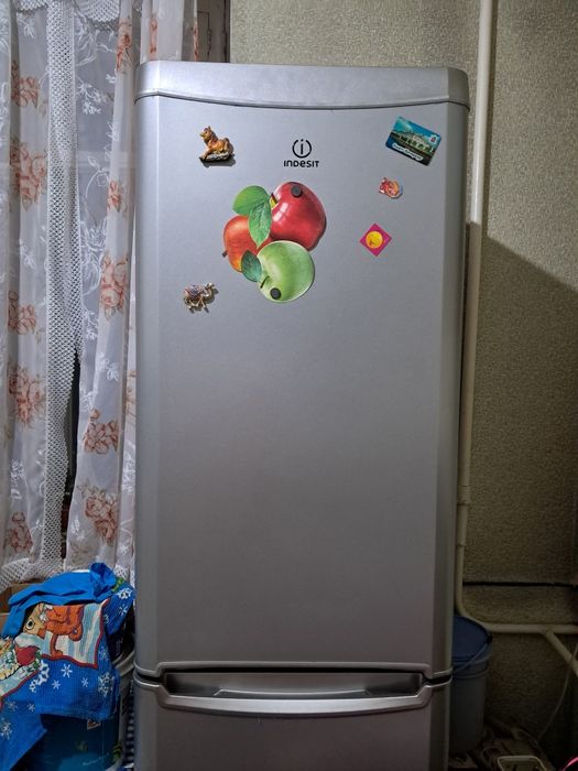 Холодильник двух камерный  двух агрегатный