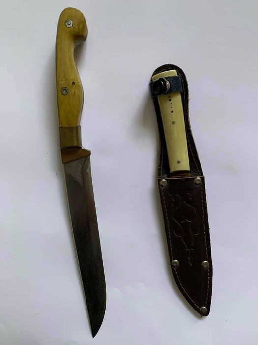 Продавам 2 комплекта ножове