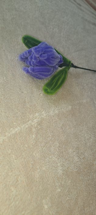 Floare din sarma plusata realizata manual