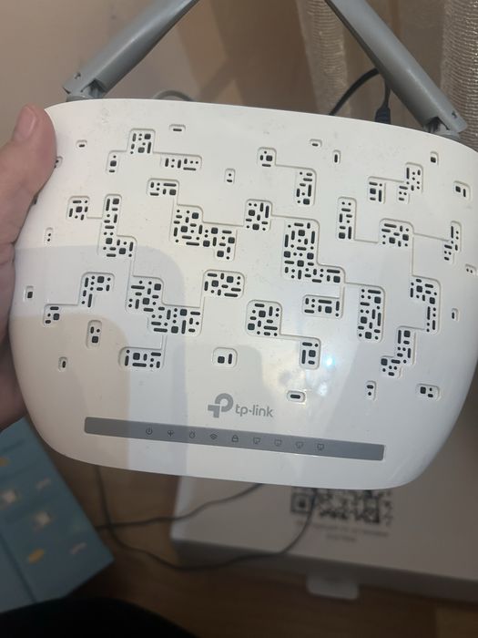 Роутер белый в наличии 2 шт