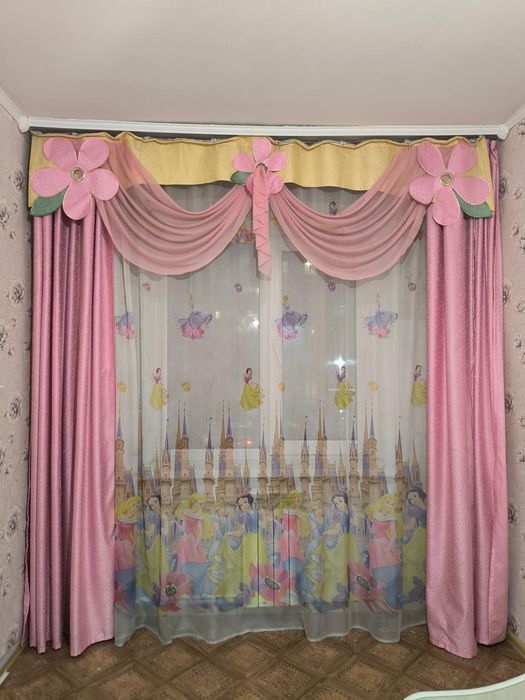 Продам комплект штор в детскую