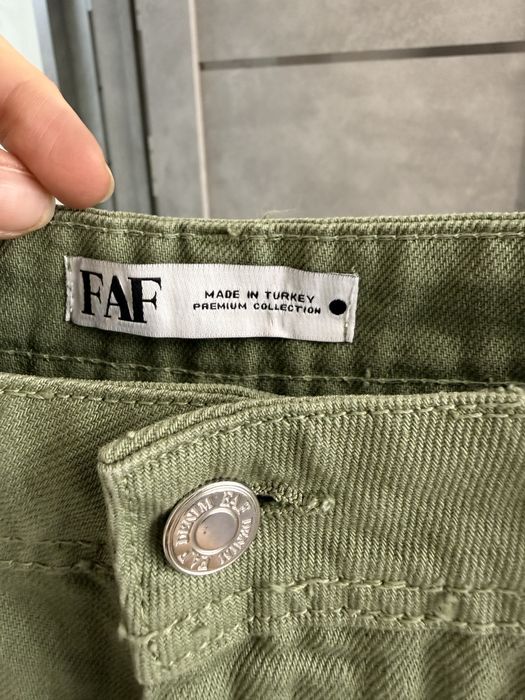 Джинсы плотные, не тянутся