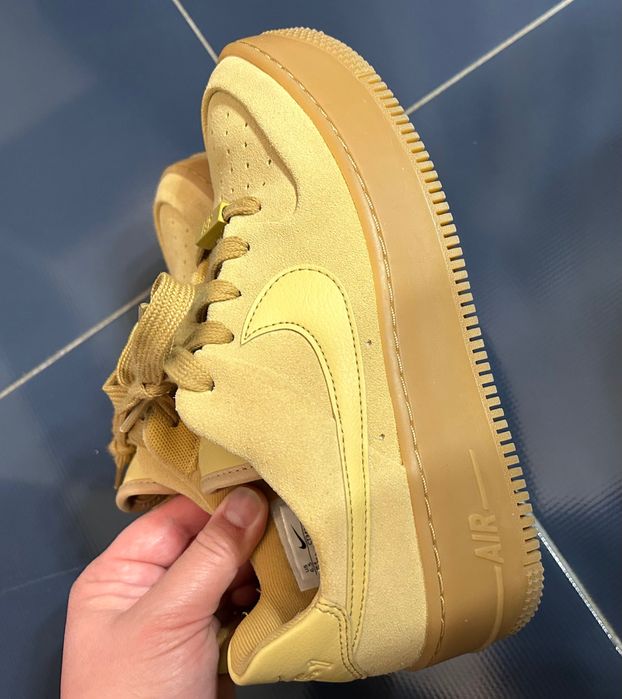 обувки Nike, Adidas и Hoka