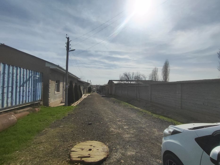 Yer sotilad 3/5 sotiq 14.000