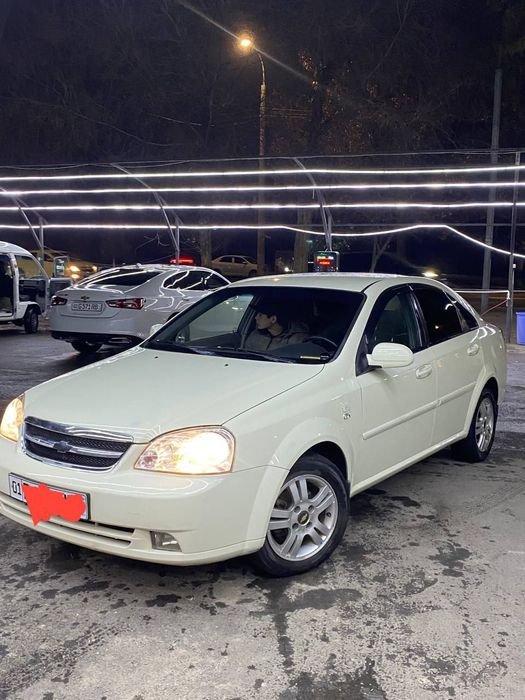 Lasetti 2012 avtamat 1 qol sotiladi