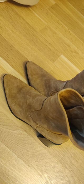 Ghete din piele întoarsă, brand Zara, mărimea 38, culoare bej/maro