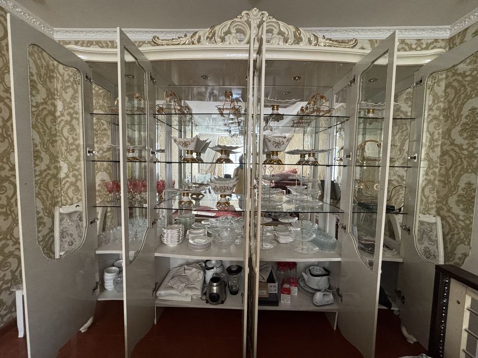 Гостинный гарнитур сервант-витрина