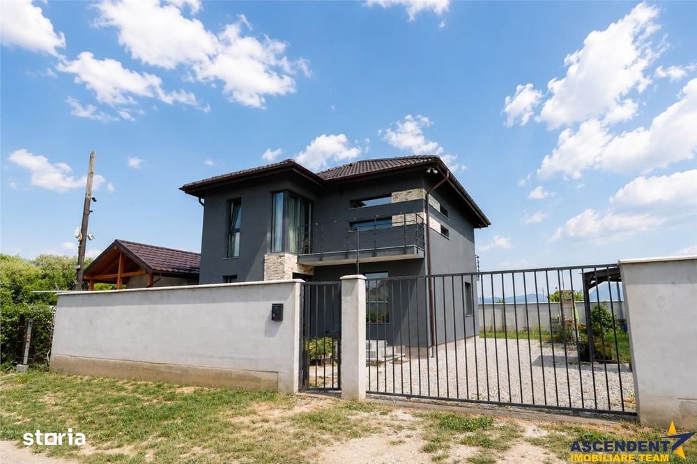 Casa familiala,3 dormitoare,incazire pardoseala,terasa,530 mp teren,Sa