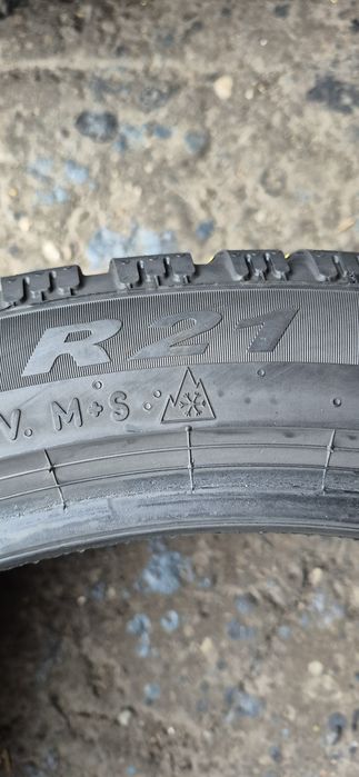4 anvelope iarna Pirelli,fata 235/45/21,spate 255/40/21,dot 2022.Pretul este pe bucata.