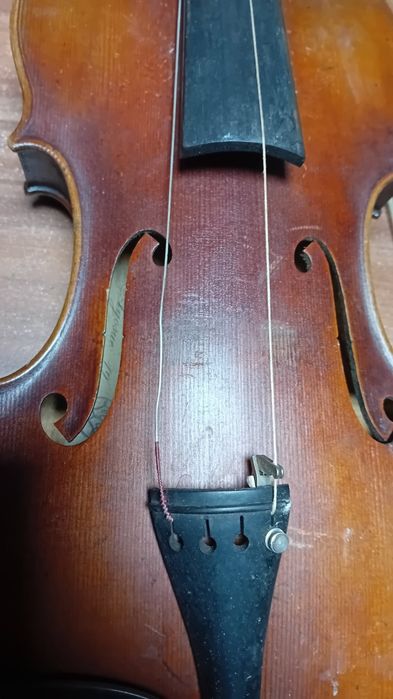 Цигулка много  стара