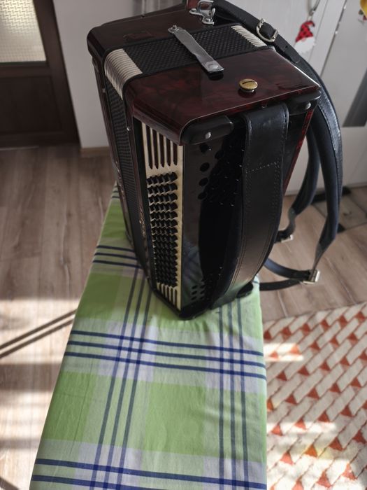 Vând acordeon Hohner Tango 2 preparat bandon,80 bass,impecabil!
