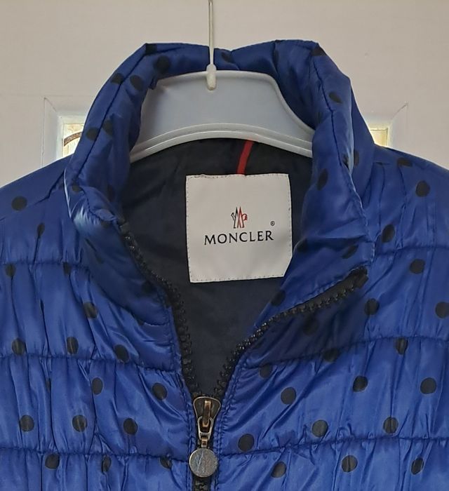 Vând geci damă albastra și neagra