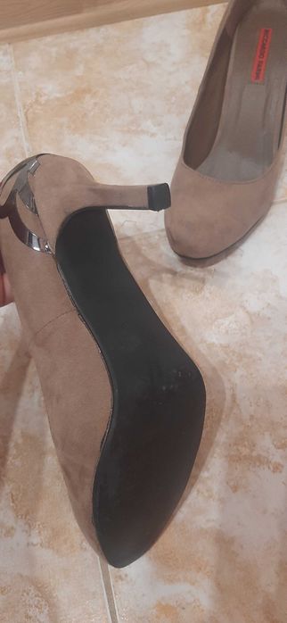 Обувки на ток 39