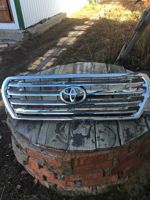 Решотка радиатора Ланд Крузер 200