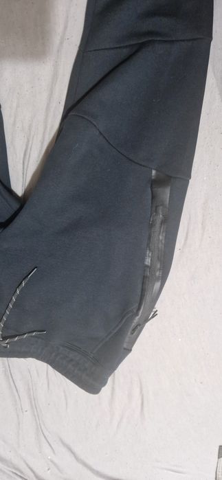 Pantaloni nike tech , purtati foarte putin 5-7 zile