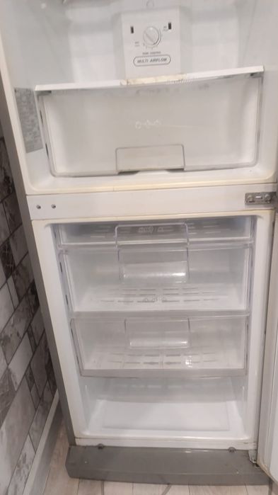 Продам Холодильник LG