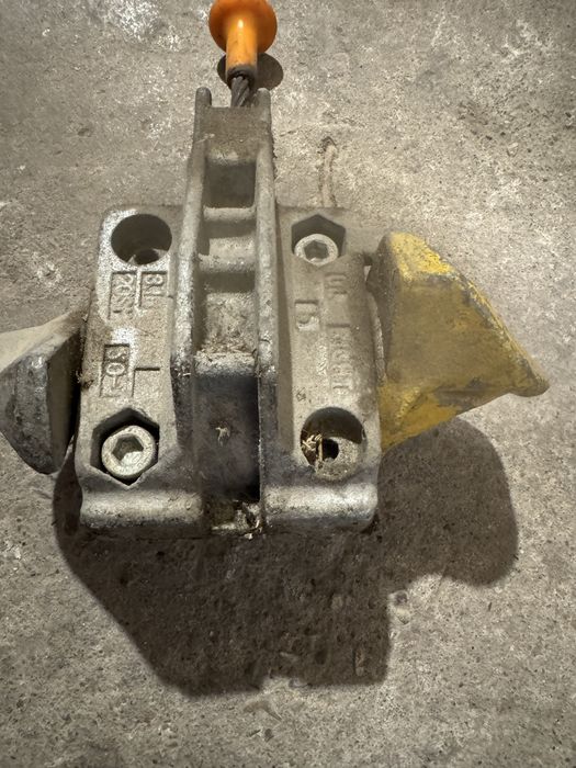 Blocator container tir semiautomat