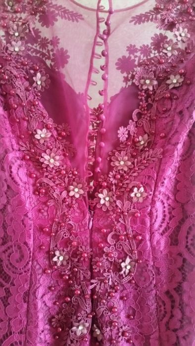 Продавам официална рокля от дантела с подплата Турция