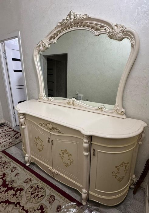 Классический комод с зеркалом Дагестан. Срочно!