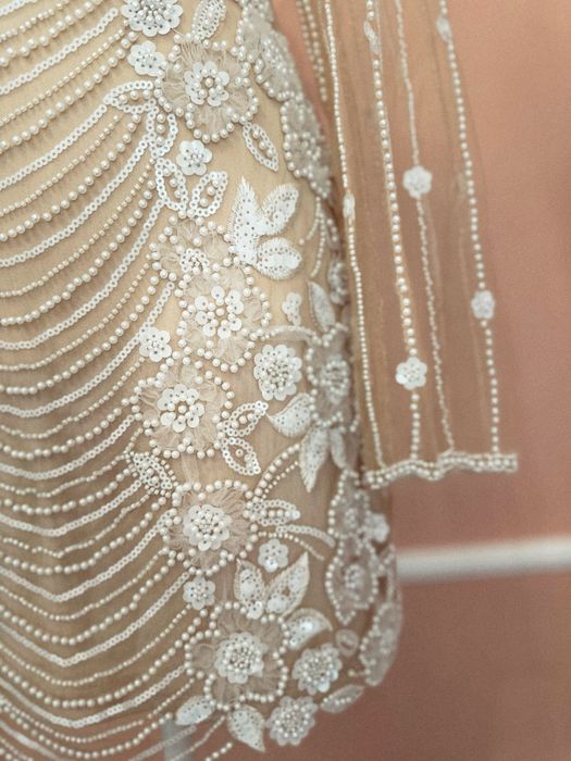 Rochie tip bijuterie cu perlute noua