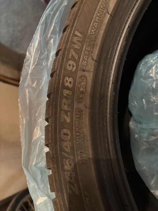 4бр. Зимни гуми KUMHO WINTERCRAFT 245/40R18 DOT 1525