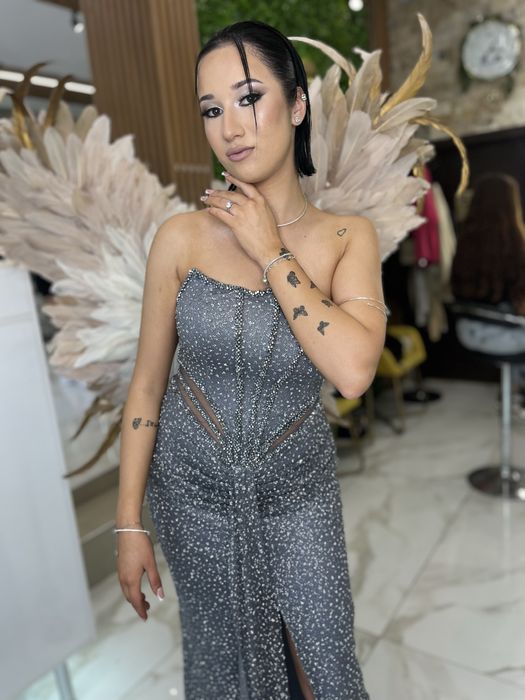 Балка рокля с бляскави частици