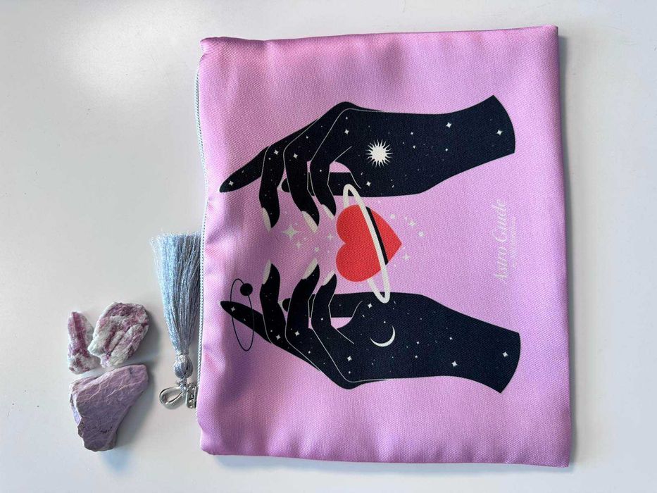 Специален несесер със символика за гримове, аксесоари