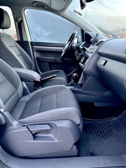 VW Touran Facelift / 1.6 TDI 105Cp / Automat / 2012