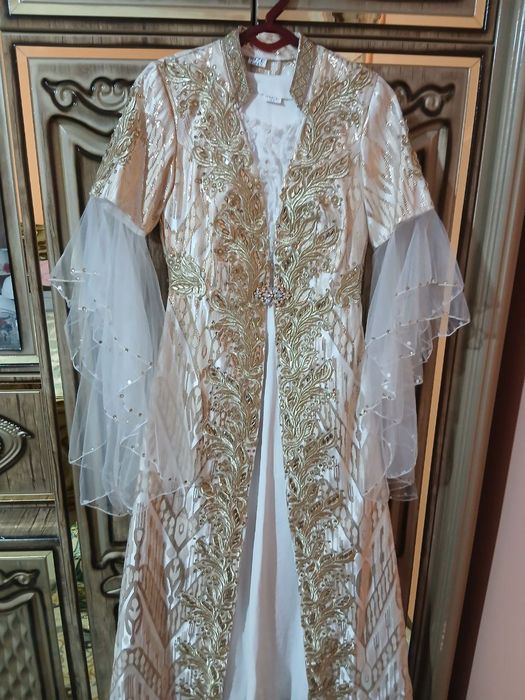 Ayolar kiyimi yangi 1 marta kiyilgan