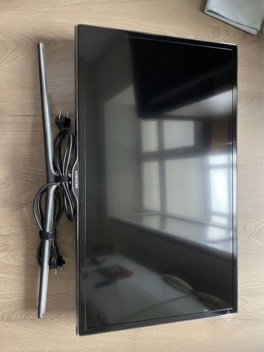 Телевизор Samsung с пультом