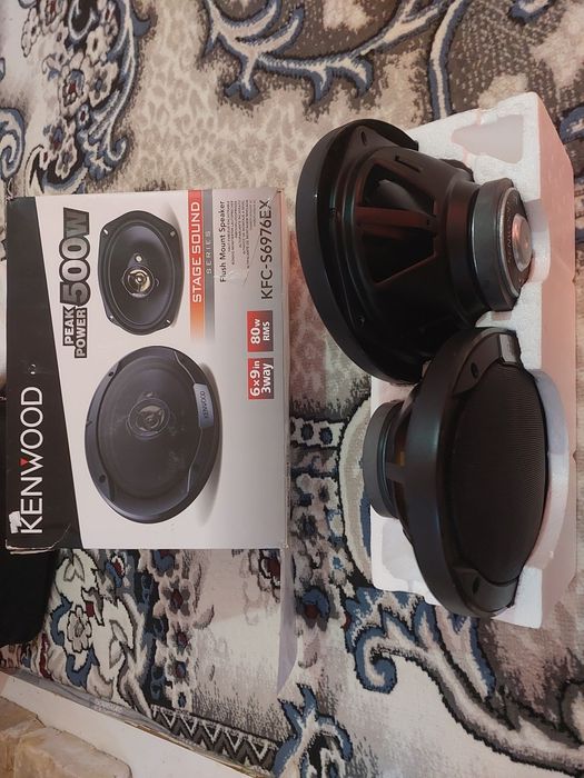 Kenwood kalonka sotiladi usilitili bn birga
