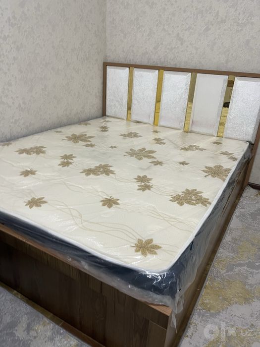 yangi spalniy mebel sotiladi