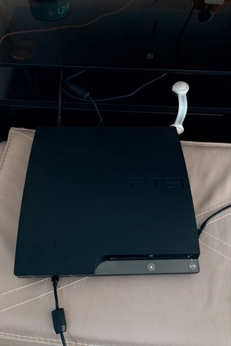 PS3 sotiladi holati yaxshi 2 ta jostigi bor