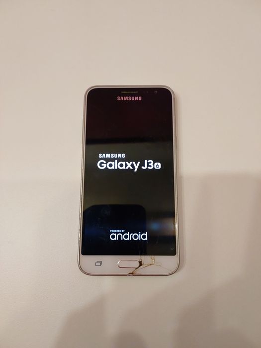Lot 3 smartphone Samsung Galaxy S III și J3.